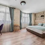 Castle Franco Suites